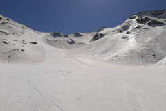 Tiered of sunbathing? Drive one hour and try out the slopes at Sierra Nevada!